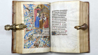 BD, atlas, manuscrits enluminés : que faut-il acheter sur le marché des livres de collection ?