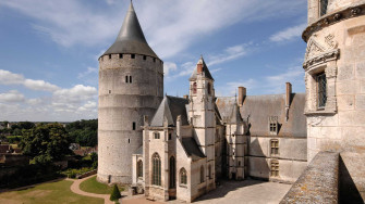 Un été avec le CMN : fleurs de pierre au château de Châteaudun 