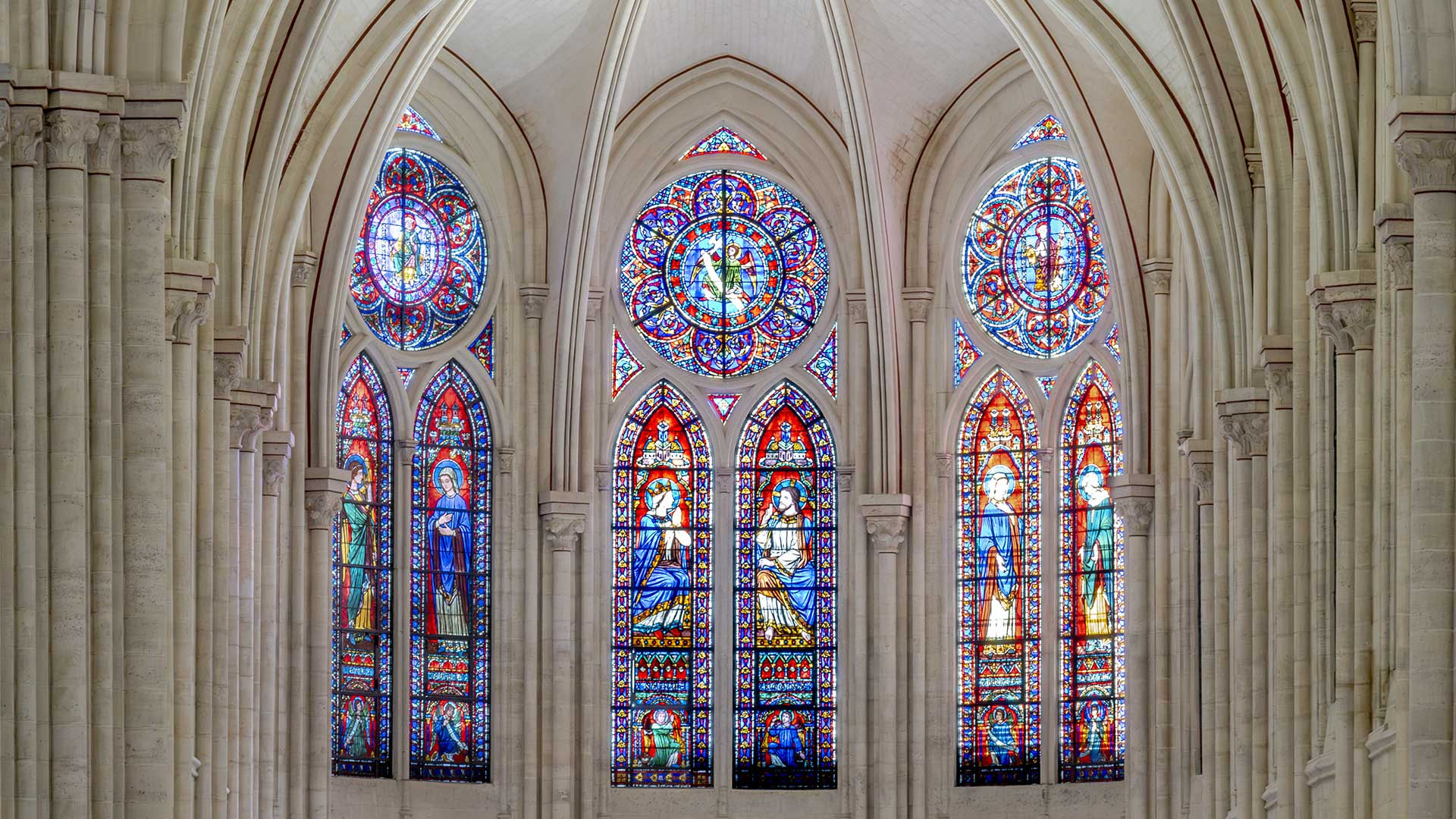 De nouveaux vitraux pour Notre-Dame de Paris, un Banksy mystère et Eva Jospin académicienne… 5 infos à retenir cette semaine