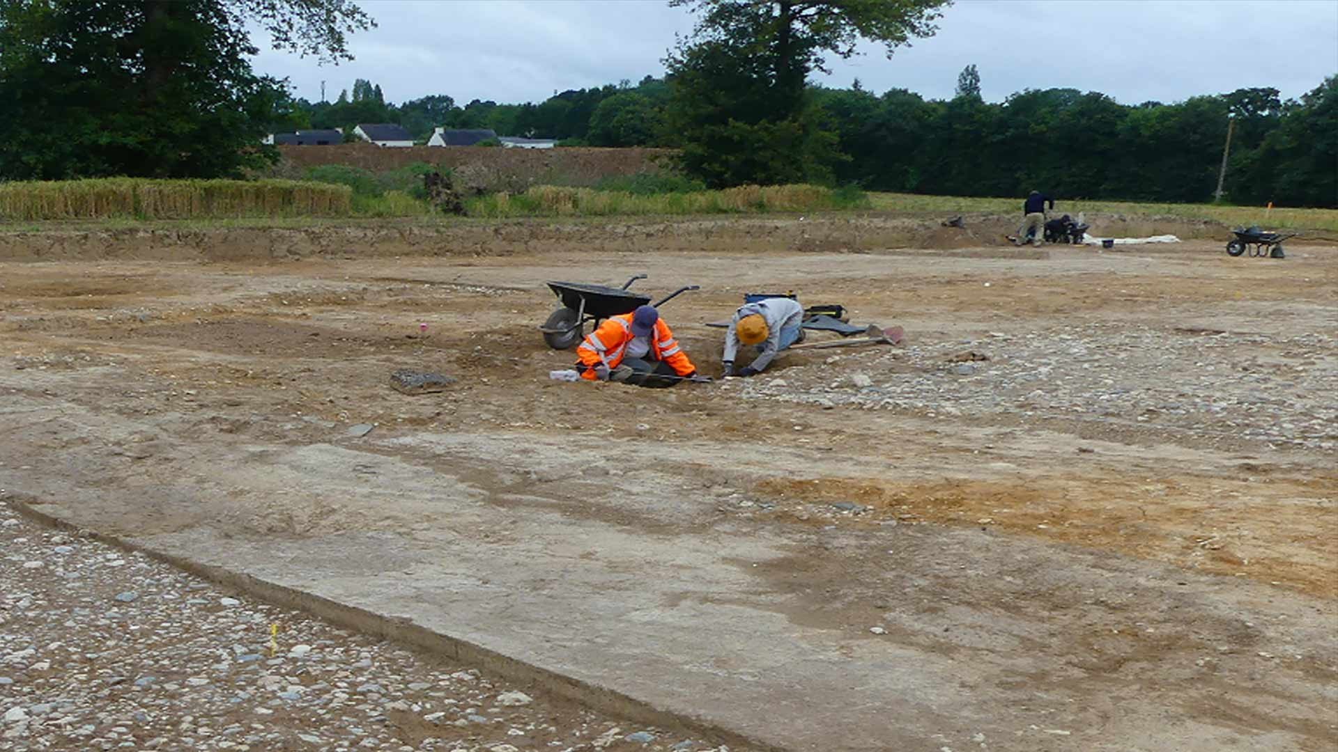 Archéologie : en Bretagne, la découverte d’une exceptionnelle bague antique en or révèle la riche histoire d’un site millénaire