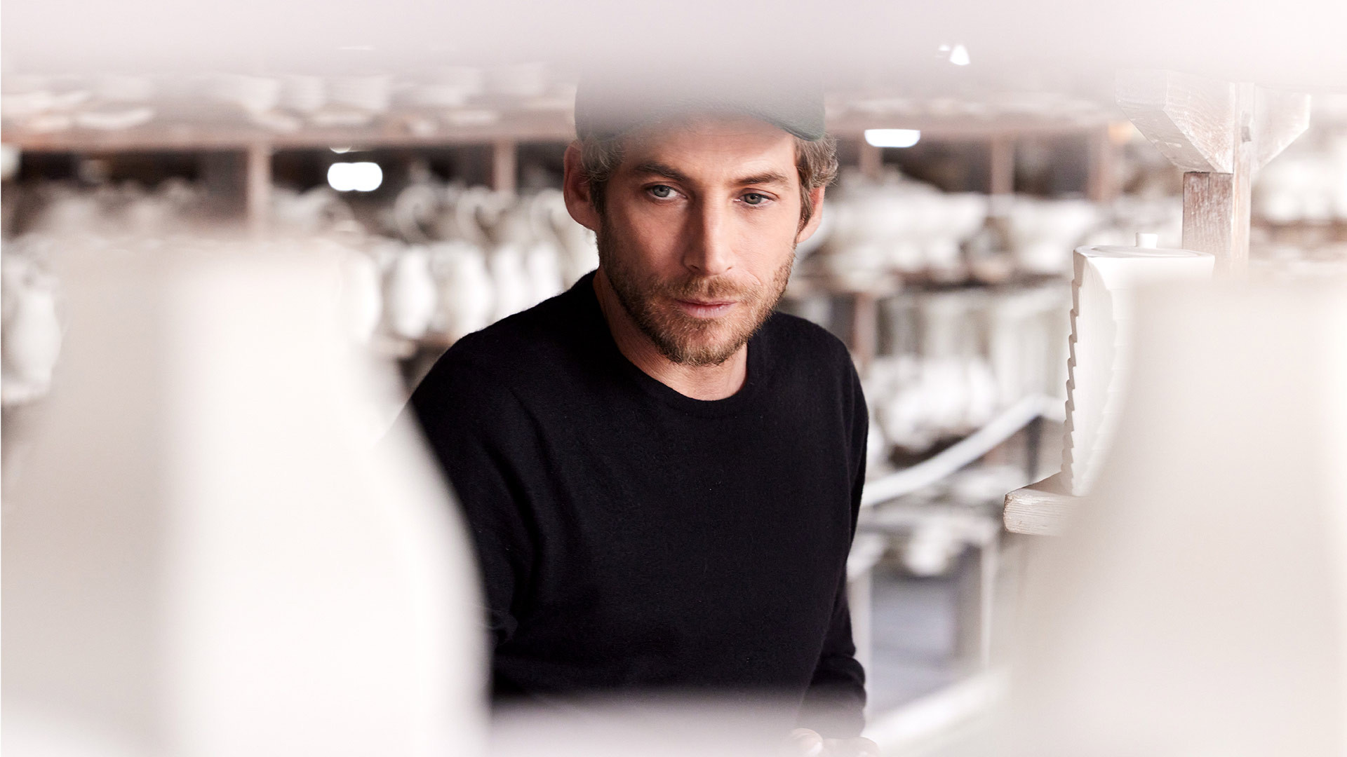 Design : Guerlain et Ora ïto dévoilent une création futuriste en porcelaine de Limoges
