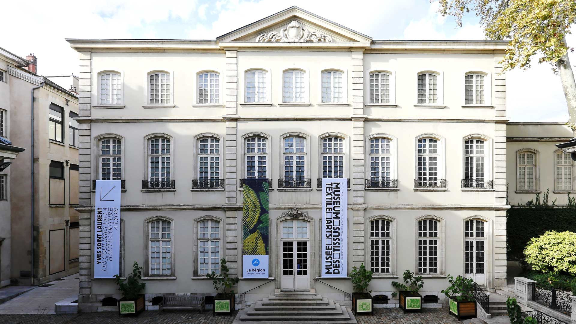 À Lyon, le musée des Tissus poursuit sa renaissance et restaure ses chefs-d’œuvre