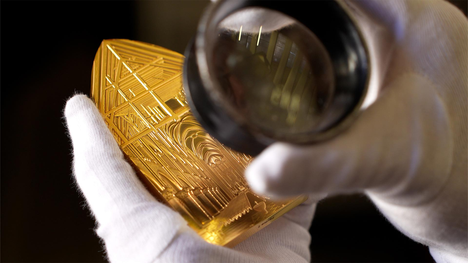 Secrets d’atelier : pour la réouverture de Notre-Dame, la Monnaie de Paris dévoile une exceptionnelle collection de pièces d’or et d’argent