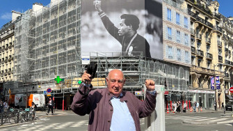 Paris : une grande exposition gratuite à ciel ouvert présente des photos mythiques de Raymond et Simon Depardon