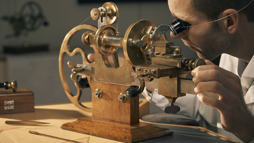 Le Louvre et la maison d’horlogerie de luxe Vacheron Constantin célèbrent les savoir-faire de leurs artisans