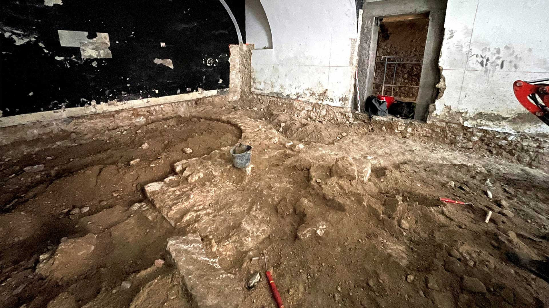 Archéologie : à Vence des ouvriers découvrent des vestiges exceptionnels du Ve siècle sur un chantier de construction