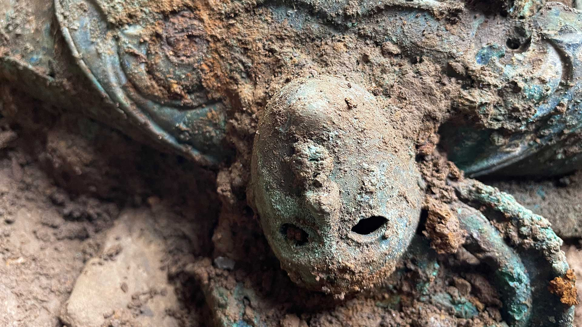 Archéologie : un détectoriste amateur découvre par hasard le plus grand trésor de l’âge du Fer de Grande-Bretagne