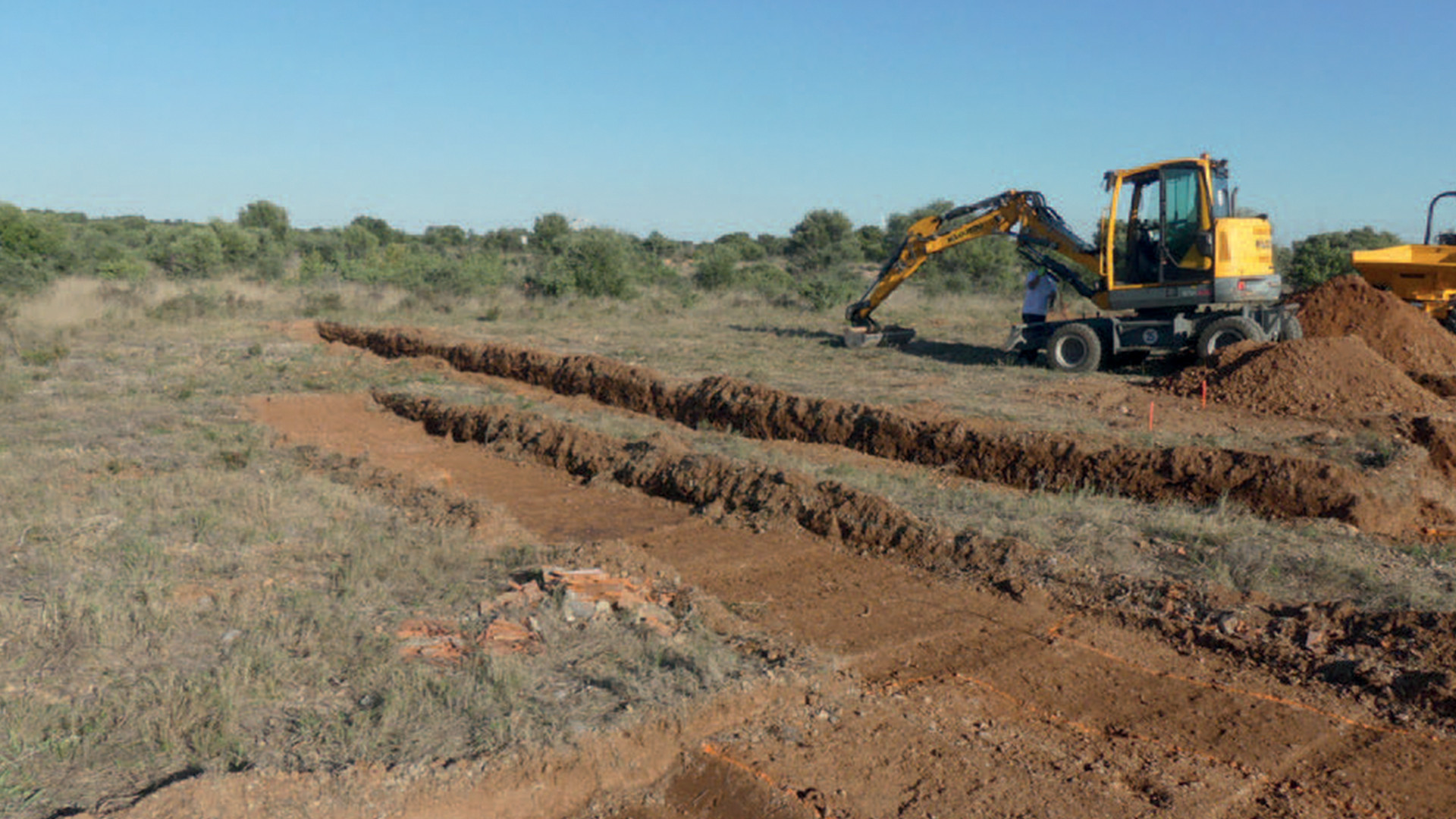Archéologie : les tombes des Harkis morts au camp de Rivesaltes ont enfin été redécouvertes par les archéologues mais les corps ont disparu