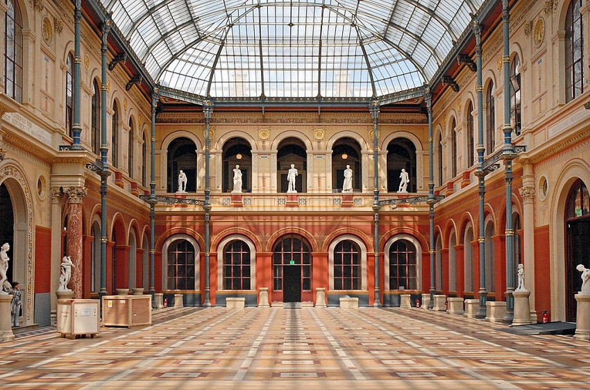 La Cour du Palais des études de l’École des beaux-arts de Paris. ©Wikimedia Commons/Dalbera