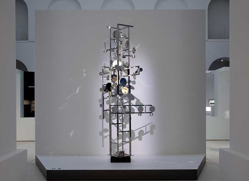 <i>Chronos 8</i>, 1967 de Nicolas Schöffer présenté dans l'exposition « Electric op, de l’art optique à l’art numérique » au Musée d’arts de Nantes © Musée d'arts de Nantes - Photo : Cécile Clos