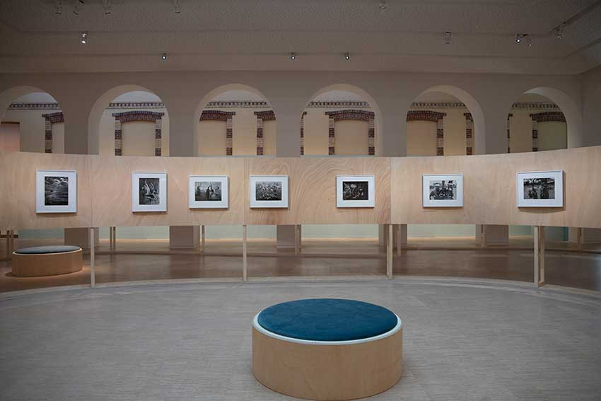 Vue de l'exposition « Sebastião Salgado. Collection de la MEP » aux Franciscaines de Deauville, 2025 © Photo : Naïade Plante