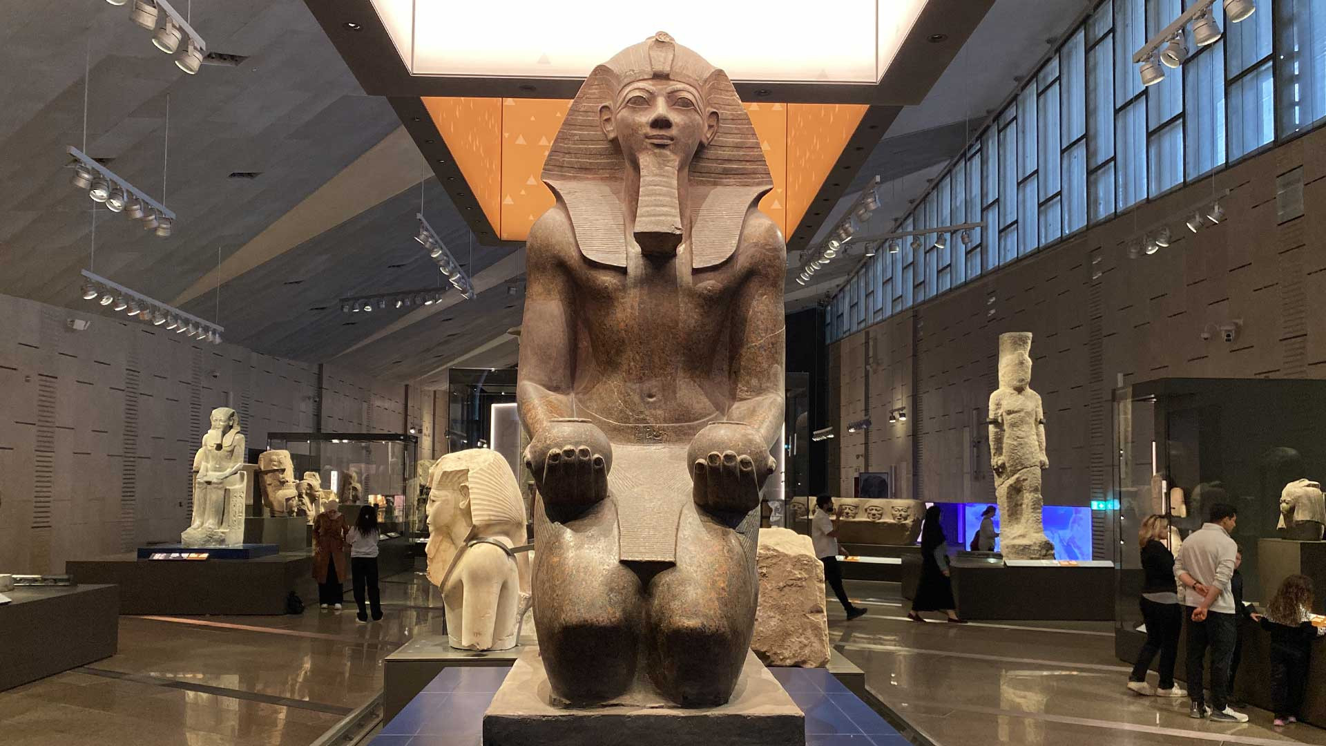 Le Grand Musée égyptien : enquête sur un chantier pharaonique au pied des pyramides
