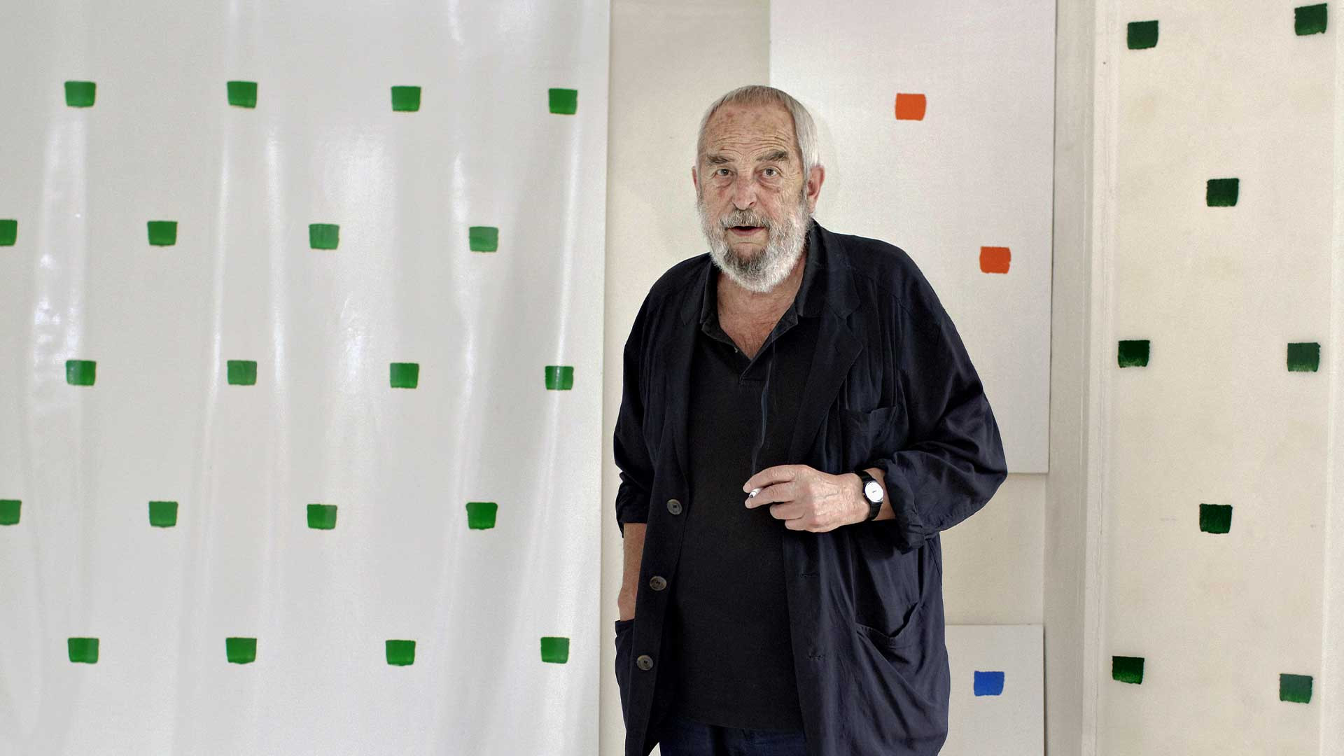 Entretien : « La peinture n’est pas un amusement » : mais pourquoi l’artiste Niele Toroni ne peint-il que des empreintes de pinceaux ?