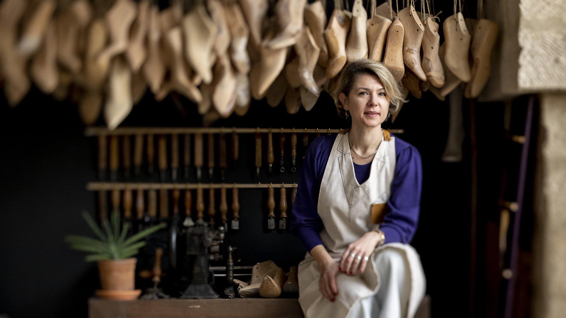 Secrets d’atelier : à la rencontre de Laura Puntillo, première femme bottière de France