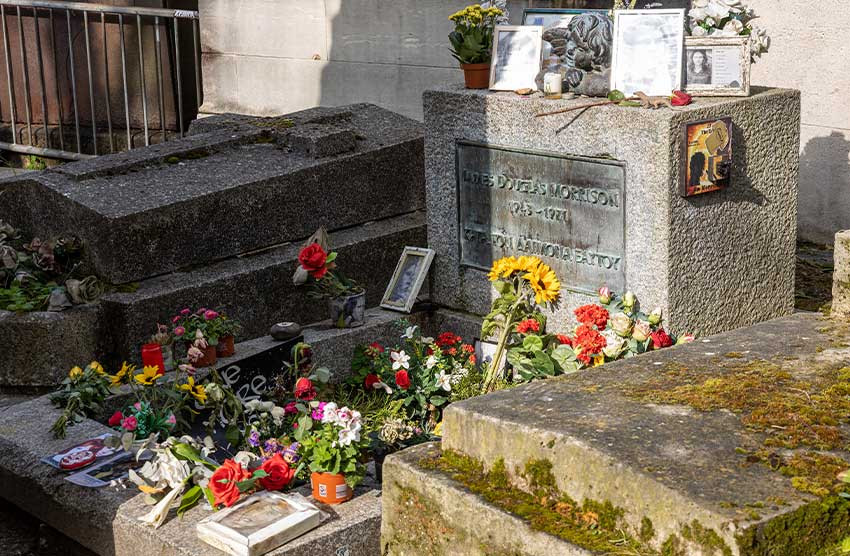 Tombe de Jim Morrison en 2022 © Wikimedia commons / Superbass