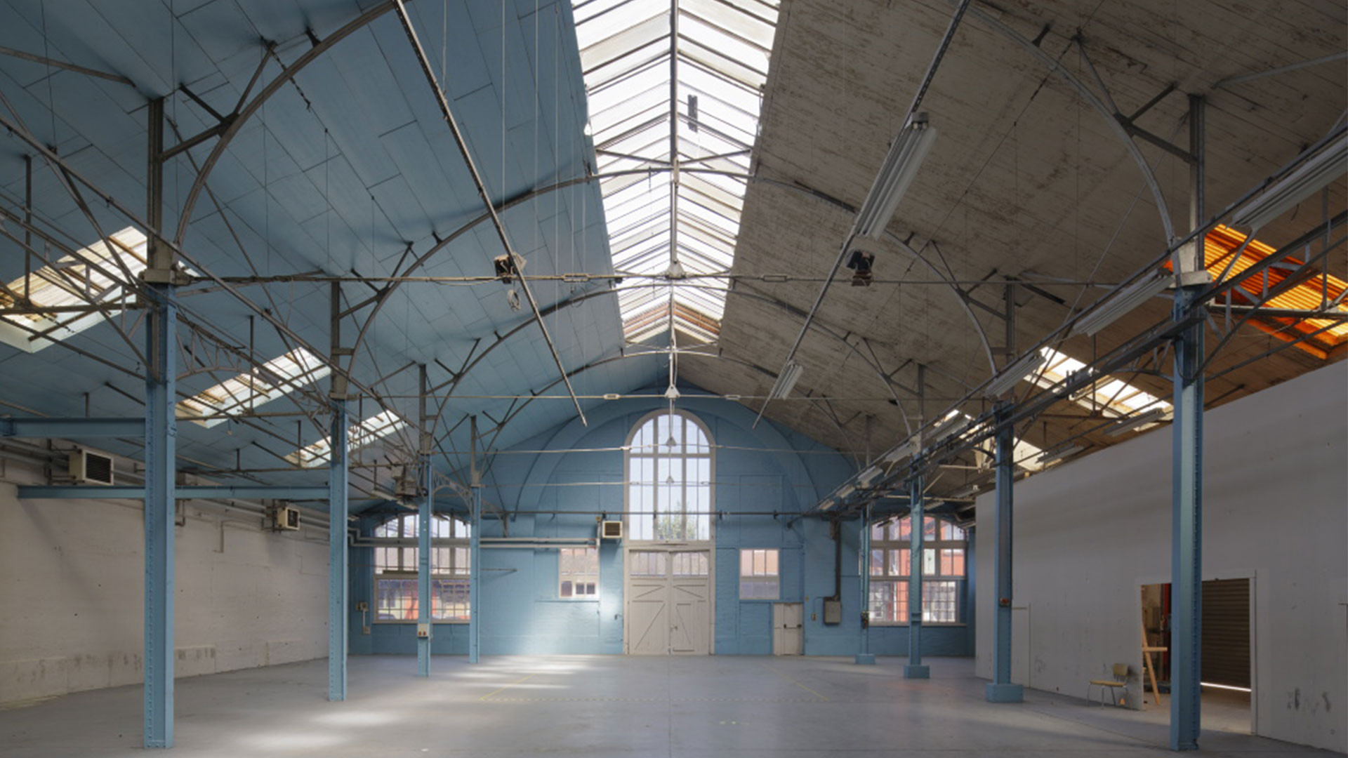 Près de Paris, un village des métiers d’art français fait renaître « l’esprit des bâtisseurs de cathédrale » dans un lieu inattendu