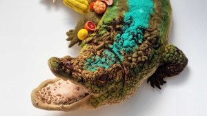 Secrets d’atelier : le gigantesque crocodile d’Héléna Guy Lhomme, artiste textile, dévoilé au Grand Palais à Paris