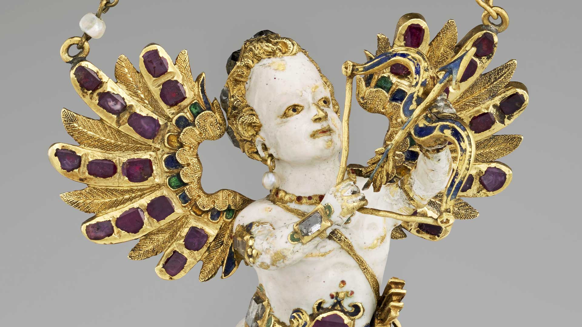 Mode, bijoux anciens, design, arts décoratifs… les 11 plus belles expositions à voir en France en 2025