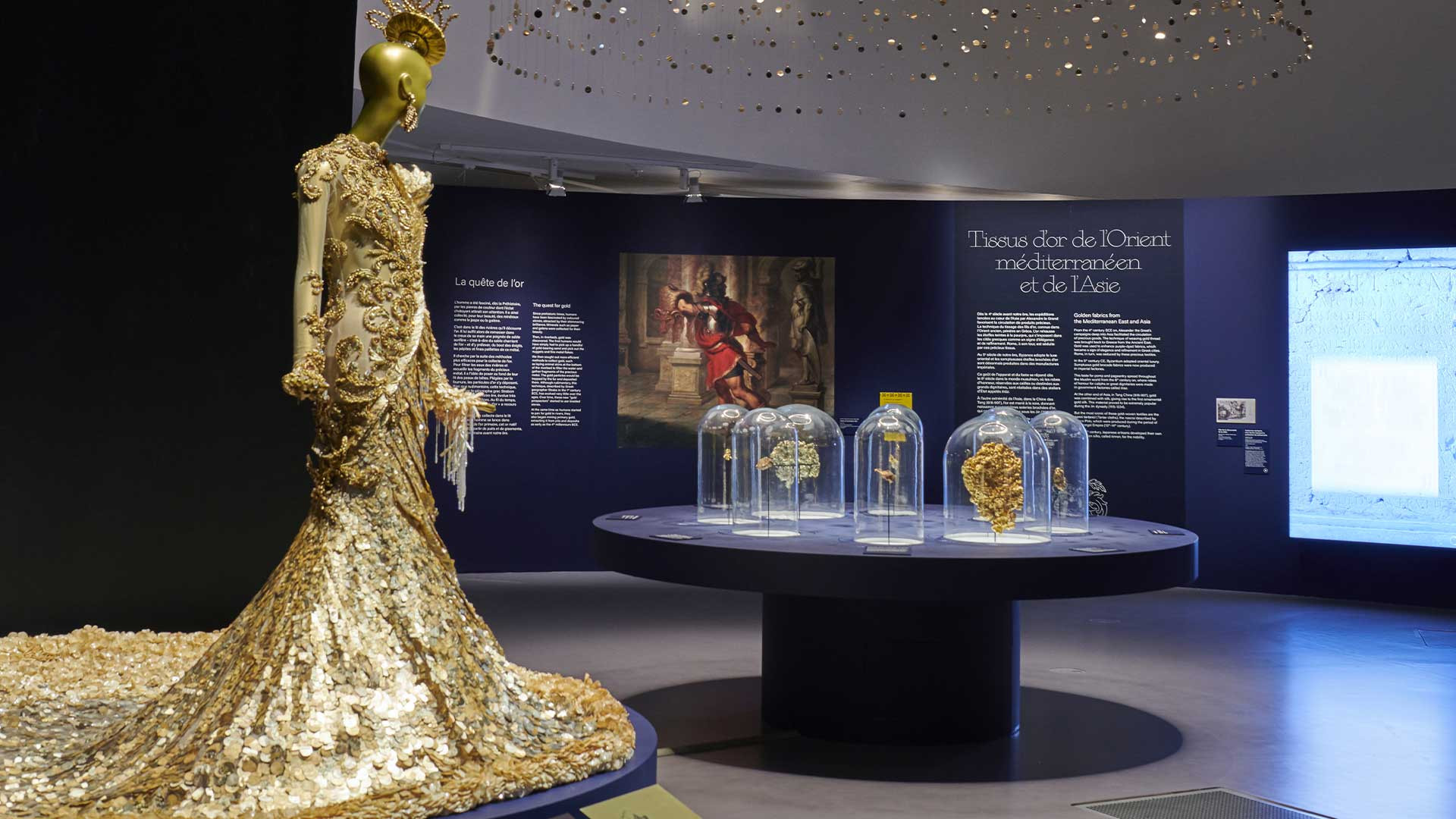 Une exposition à Paris révèle pour la première fois le plus grand morceau de tissu d’or antique dans son intégralité
